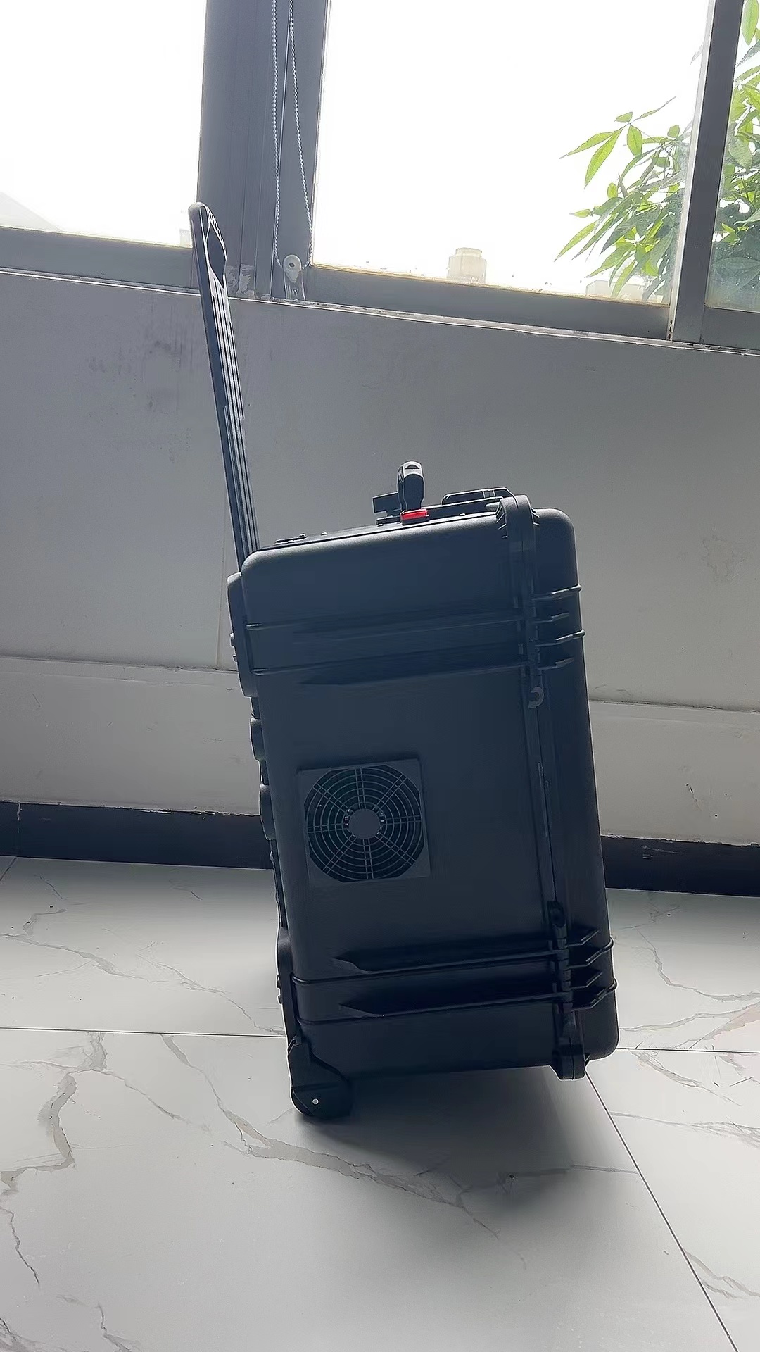 泉山手拉箱型移动通信干扰器